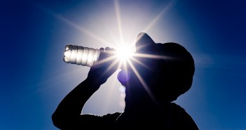 โรคลมแดด รักษาไม่ทัน หมดสติถึงตายได้ waterdrinking-heatstroke