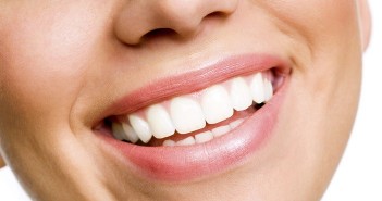 ประโยชน์ของ Zinc ต่อปัญหาช่องปาก ที่คุณอาจไม่รู้มาก่อน!! Woman smile