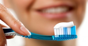 ควรจะบีบ ยาสีฟัน แค่ไหนถึงจะดี? Brushing-Teeth