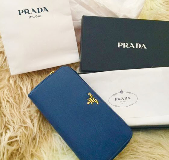 กระเป๋าสตางค์ prada