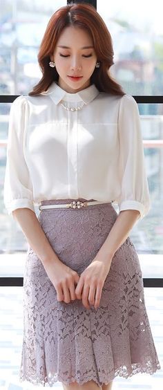 เสื้อขาวกับกระโปรง