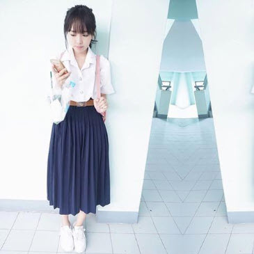 รองท้าผ้าใบ-ชุดนักศึกษา