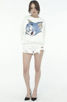 เสื้อยืดขาว + กางเกงขาว